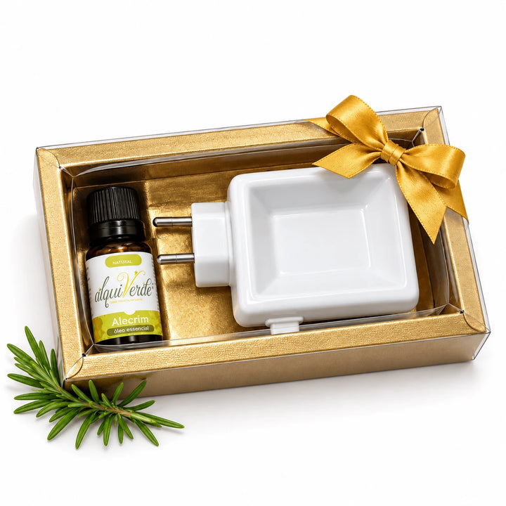 Kit Natal AlquiVerde com aromatizador elétrico de tomada e óleo essencial de alecrim de 10 mL em caixa dourada com laço