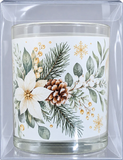 Vela aromática Gingerbread Alquiverde em copo de vidro com rótulo natalino branco e dourado, dentro de caixa transparente